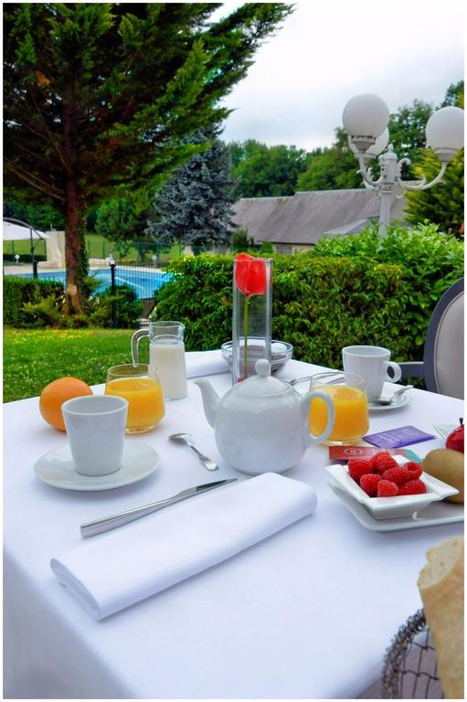 Hotel Restaurant Les Coquelicots, The Originals Relais Saint-Pardoux-l'Ortigier Екстер'єр фото